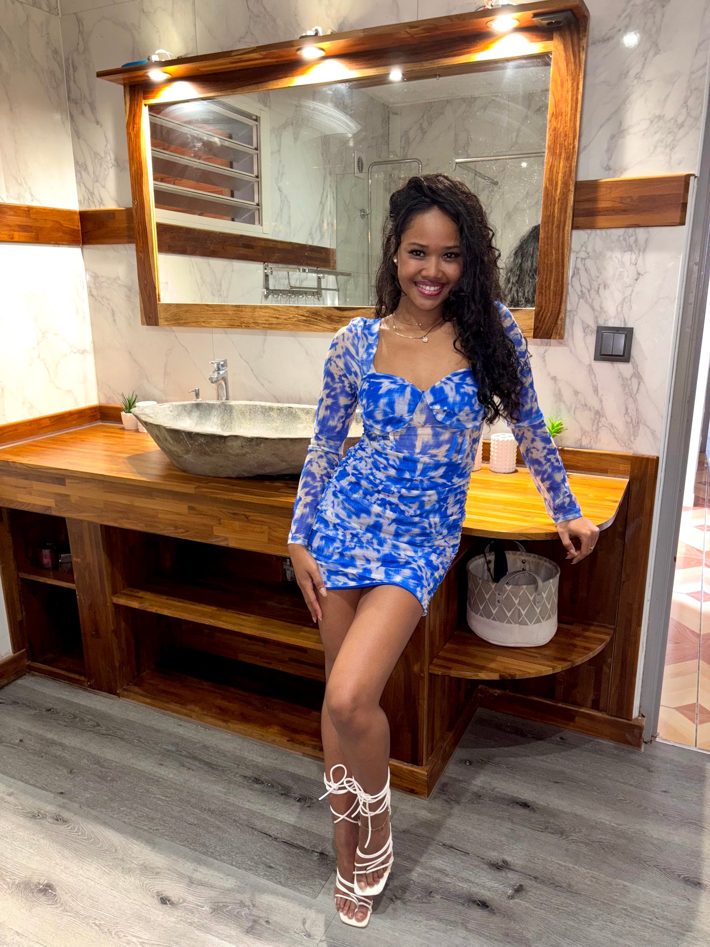 Mini robe d'été élégante pour femme manche longue